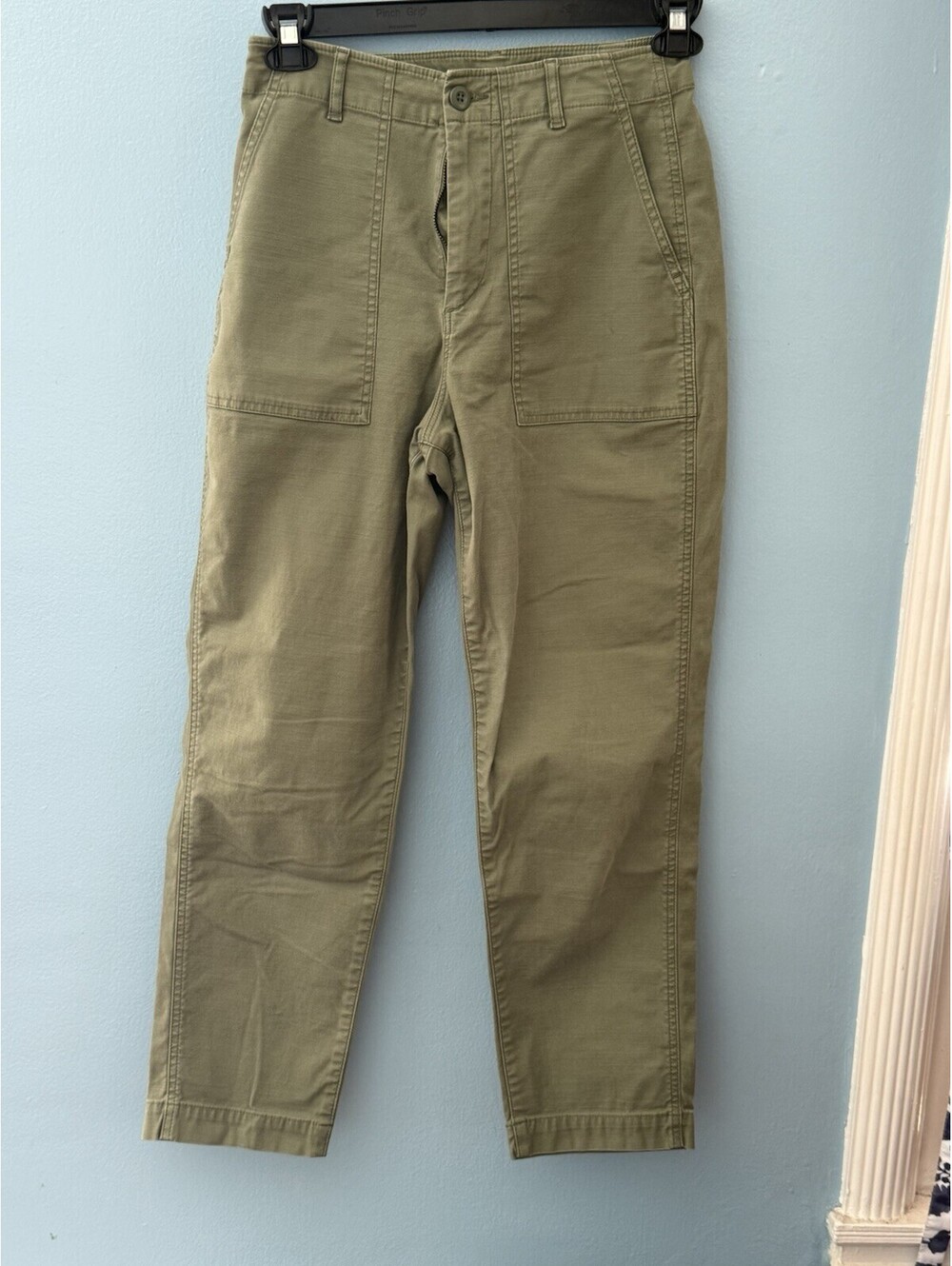 Uniqlo Pants Size 9 Ladies Pants, Green In Color , Good Condition